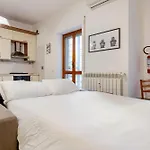 Six Comfort House - Style And Comfort